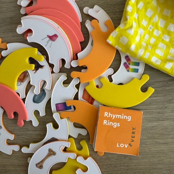 Rhyming Rings Learning Toy - Picture 3 of 4